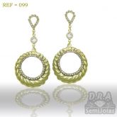 Brinco circulo com pedras e strass folheado a ouro