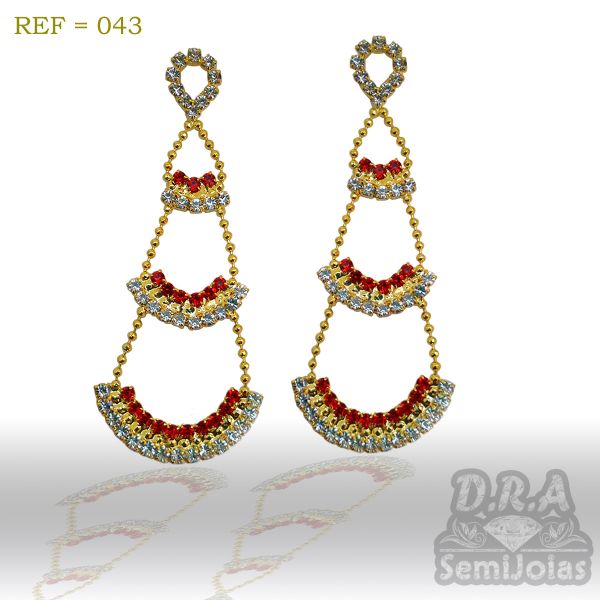 Brinco cascata com strass e corrente de bolinha folheado a ouro
