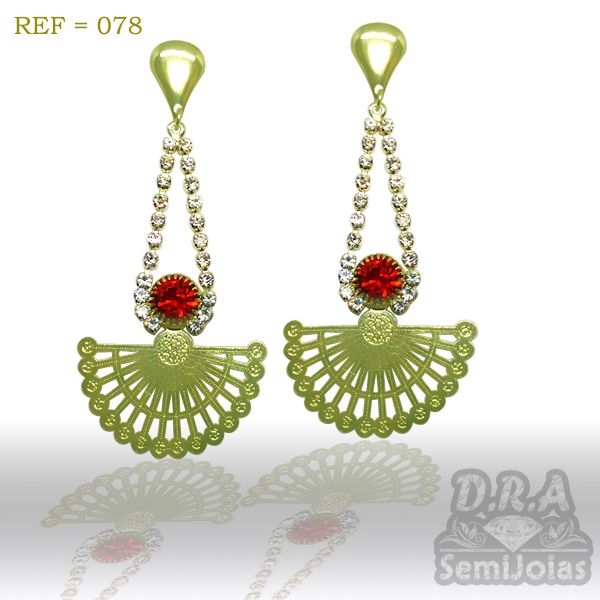 Brinco leque com strass e pedras folheado a ouro