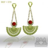 Brinco leque com strass e pedras folheado a ouro